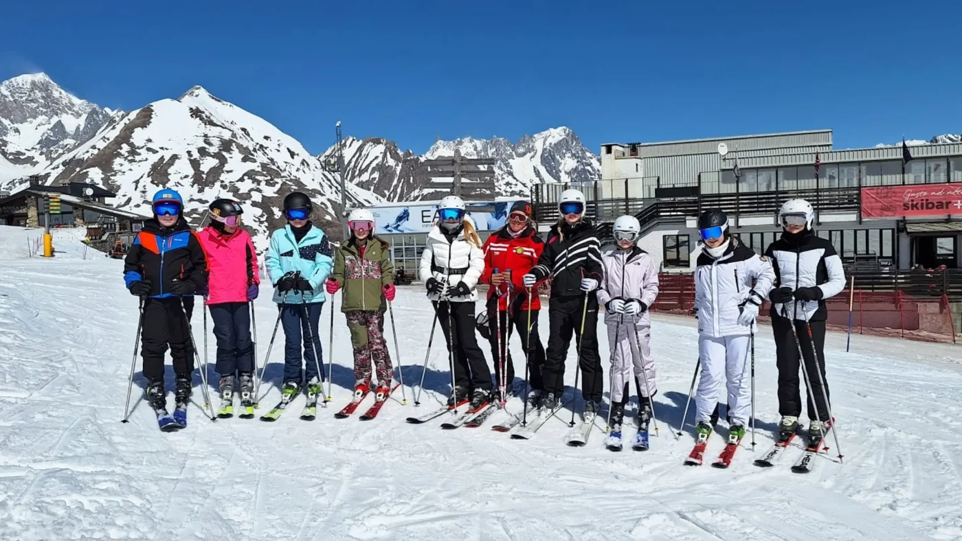 Barnard Castle pupils enjoy superb week on the slopes in La Thuile